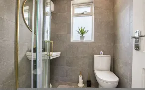 Wembley Garden Retreat 4BR Sleeps 7 Near Station - Image 3