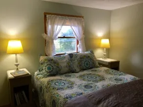 Sweetgrass Cottage, Ovid: Walk to Sheldrake Point Winery, Beach and Boat Launch - Image 3