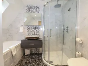 Woodlands House - Image 2