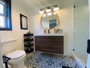 Stylish 2 bed 2 bath condo with a pool  - Image 4