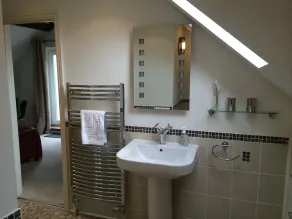 Penthouse Studio @ Southover Beach, opposite Beach - Image 3