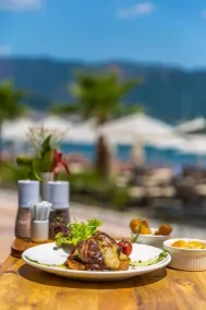 Reis Beach Hotel - Image 2