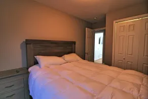 Beautiful cul-de-sac home with a fenced in yard! - Image 5
