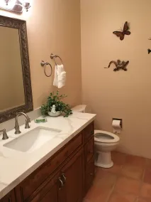 Elegant opdateret 3 BD 3. 5 BA 2400 Sq Foot Condo - Image 4