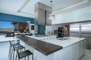 Contemporary 5BR Villa Sleeps up to 16! - Image 4