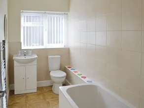 2 bedroom accommodation in Chickerell, near Weymouth - Image 2