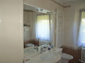 Spacious and bright apartment with garden in central area - Image 2
