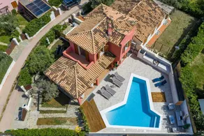 SJÖVILLA FÖR FAMILJER MED VERANDA OCH GARDEN - Image 2