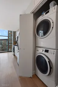 Luxe 1BR: Unmatched Views & Location - Image 3