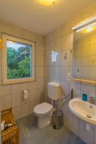 Beach Apartment 2: private bathing area, sandy beach, wireless internet, ideal for families - Image 2