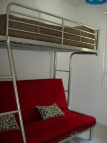 Kuperet område mellem hav og bjerg hus med have - Image 4
