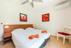 Luxury villa Aux Lions with private pool - Image 4