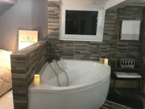 Pretty dependent room in house with garden - Image 2