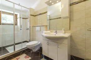 Amplia villa con piscina en el interior del este de Istria - Image 4
