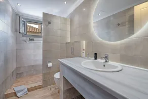 Lovely two bedroom house with private pool and great views - Image 2
