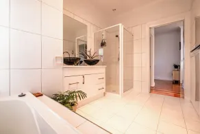 Ensorcelled - Holiday Houses Tasmania - Image 4