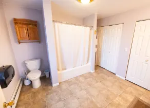 Historic Tavern Keeper's Apartment in Duluth/Superior above a brewery taproom - Image 3