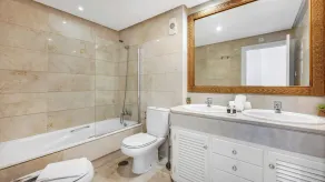 ARTFULLY DESIGNED FLAT WITH GREAT SEA VIEWS, PERFECT LOCATION, BBQ & TERRACE - Image 2