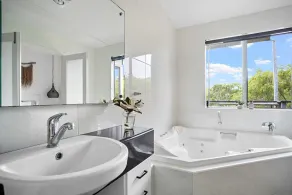 Spacious home, stroll to Yallingup Beach. - Image 4