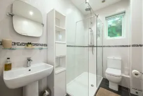 New Forest cottage, sleeps up to 10. Looks directly on to the Forest - Image 5