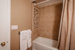 The Hidden Hollow Suite - Downtown - Image 2