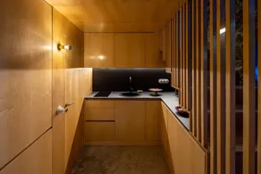 Contemporary styled studio - Image 5