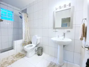 Large 1 Bed + FREE amenities + Close to everything - Image 2