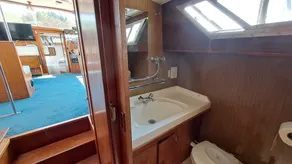 The Rose yacht on private lake - Image 3