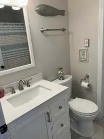 Charme 3 chambres, 2 salles de bain qui peut accueillir 8. Traversez la rue de la plage et passer vos journées au soleil et froides eaux chaudes, tout en profitant de la vue du sanctuaire Monomoy Wildlife. Grand espace pour se détendre et divertissant - Image 2