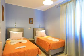 Alexandra, Renovated, for 4, near Kaminaki beach, A/C, WiFi - Image 5
