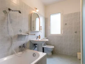 Lovely apartment for 6 guests with pool, WIFI, TV, terrace and pets allowed - Image 3