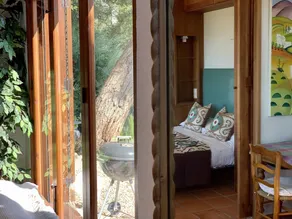Studio indépendant pour deux personnes avec une vue imprenable et une terrasse extérieure. - Image 4