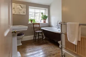 Artisan Hall: 4BD Stunning Grandeur in Cotswolds - Image 3