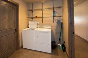 Luxurious 3 bedroom, 2 bathroom townhome. Sleeps 7, panormic views of red rocks. - Image 2