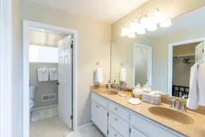 Beautiful Vineyard Ranch House - Image 2