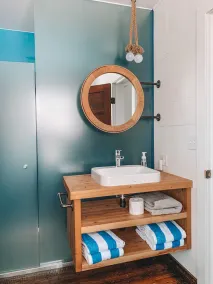 Private Lakefront Beach House off Naramata Bench with sauna and hot tub - Image 5