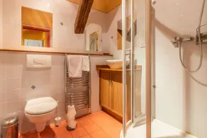 Rummelig gammel gård med fantastisk udsigt over Les Gets - Image 2