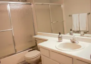Amazing 4 Bedroom House with nice Backyard - Image 3