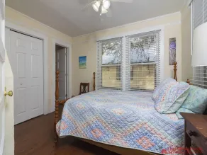 Quaint Downtown Cottage ~ Free Private Parking! - Image 3