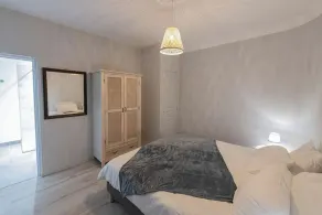 Warm and quiet house in a wooded park - Image 3