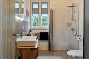Villa chic avec grande piscine et jardin à Bale - Image 4
