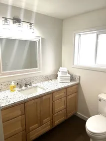  Tracktown & Duck fans enjoy! Sleeps 6, Spacious 1600sq ft + private yard! - Image 2