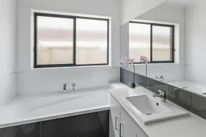 Comfort Retreat VIC Officer 5BR WiFi Parking - Image 3
