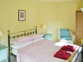 4 bedroom accommodation in Sheringham - Image 4