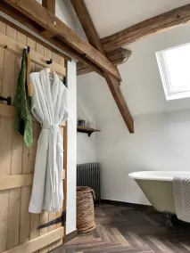 Luxurious Converted Barn with Stunning Views, Log Burner & Roll Top Bath - Image 3