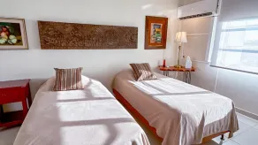 tlLuxury Penthouse Oasis, Steps to the Beach, Spacious, Pool & Near Dining - Image 5