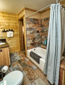 SÜDSEE TAHOE-PRIVATE HOT TUB-BBQ-POOL-KAYAK & Sommerspaß - Image 5