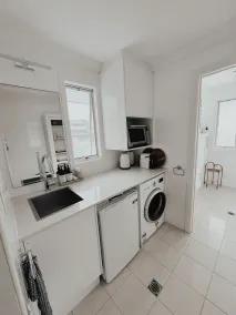 Cosy 2 Bedroom Villa with super comfortable KING BEDS & luxury linen. Near Beach - Image 5