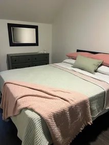 Cozy getaway, 15 minutes to Grand Bend Beach - Image 5