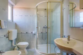 Charming 2-Bedroom apartment for 5 - Image 2
